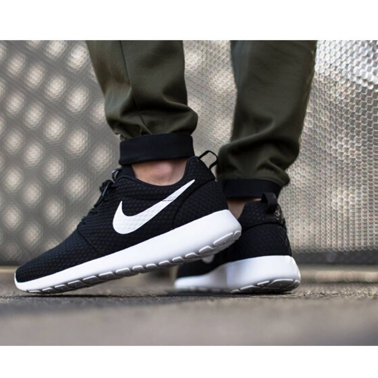 nike roshe run femme pas cher noir et blanc